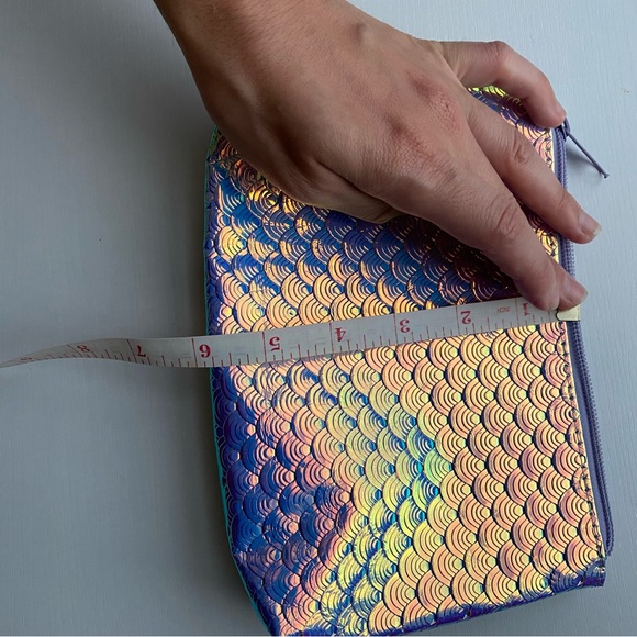 Mermaid Iridescent Rainbow Oil Slick Travel Bag Toiletry Bag - Picture 4 of 7